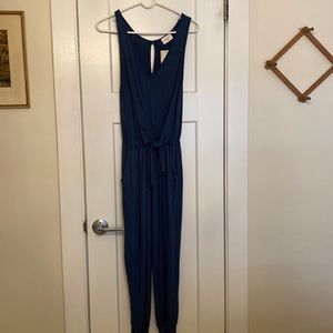 Jumpsuit sleeveless pockets, tie front, V-neck
